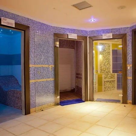 Natura Park Village & 5* Pszalídi