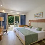 Resort Natura Park Village &