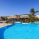 Resort Natura Park Village &