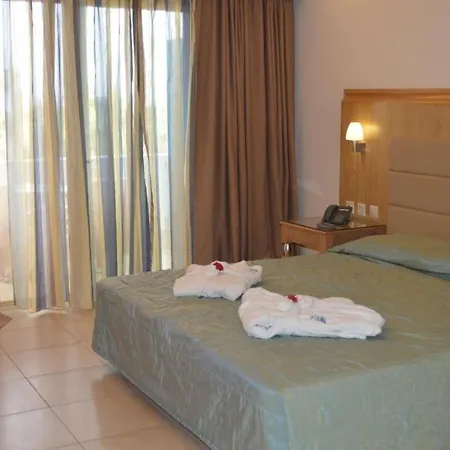 Resort Natura Park Village &