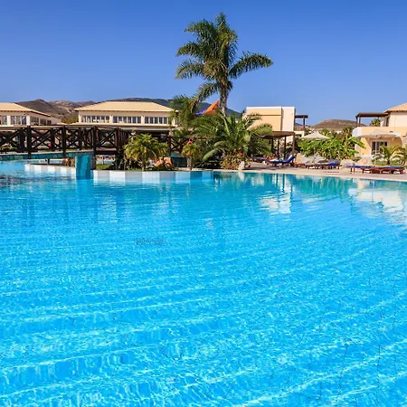 Θέρετρο Natura Park Village &