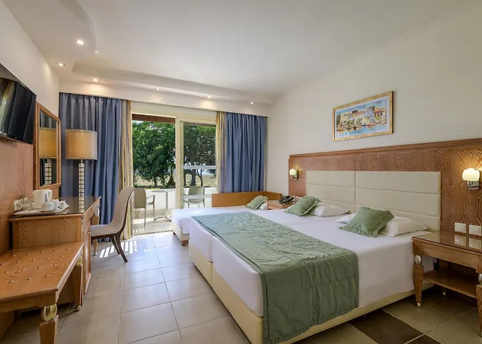 منتجع Natura Park Village &